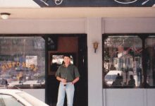 Photo of Ο… θρύλος του καφέ στα Τρίκαλα: Ο Δημήτρης Κυριαζής και το «Μικρό Καφέ» που δεν γερνάει