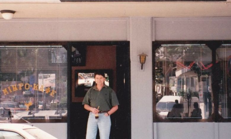 Photo of Ο… θρύλος του καφέ στα Τρίκαλα: Ο Δημήτρης Κυριαζής και το «Μικρό Καφέ» που δεν γερνάει