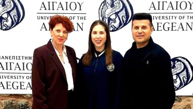Photo of Μία οικογενειακή στιγμή περηφάνιας στη Σάμο για το πτυχίο της Τρικαλινής Βάσιας Λάζου