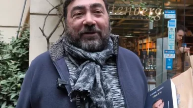 Photo of Ο πρώτος άνθρωπος που αγόρασε το βιβλίο Τσίπρα είναι Τρικαλινός