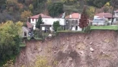 Photo of Μεγάλη κατολίσθηση στα Τζουμέρκα, σπίτια είναι έτοιμα να καταρρεύσουν