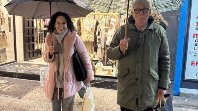 Photo of Χριστουγεννιάτικες Ευχές και Χαμόγελα: Ο Σωτήρης Καλαμπόκας και η Ρίτσα στα γιορτινά Τρίκαλα