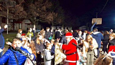 Photo of Ζεστή γιορτινή ατμόσφαιρα στη φωταγώγηση του Χριστουγεννιάτικου δέντρου του Συλλόγου στον Πυργετό Τρικάλων