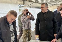 Photo of Δημήτρης Κουρέτας από το μπλόκο των Μικροθηβών : «Οι αγρότες δεν διεκδικούν μόνο χρήματα αλλά το μέλλον τους»