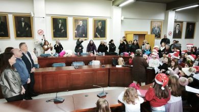 Photo of Κάλαντα από την Παιδική Χορωδία του Δημοτικού Ωδείου Τρικάλων στον Δήμαρχο Τρικκαίων