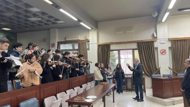 Photo of Παιδικές και εφηβικές φωνές έψαλλαν τα κάλαντα στον Δήμαρχο Τρικκαίων
