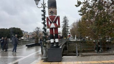 Photo of Αυξημένη κίνηση στο κέντρο των Τρικάλων τη δεύτερη ημέρα των Χριστουγέννων