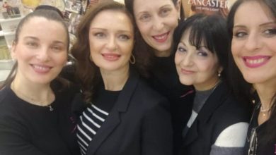Photo of Οι make up artist του Hondos Center μας εύχονται χρόνια πολλά