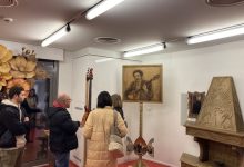 Photo of Πραγματοποιήθηκαν τα εγκαίνια της έκθεσης της ξυλογλυπτικής Σχολής στη Βιβλιοθήκη Καλαμπάκας