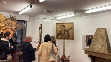 Photo of Πραγματοποιήθηκαν τα εγκαίνια της έκθεσης της ξυλογλυπτικής Σχολής στη Βιβλιοθήκη Καλαμπάκας