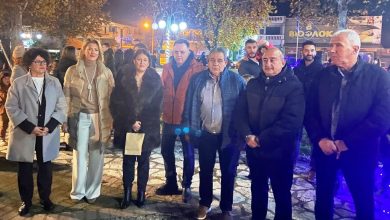 Photo of Φωταγωγήθηκε το χριστουγεννιάτικο δέντρο στο Μεγαλοχώρι του Δ. Τρικκαίων