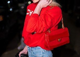 Photo of Έλσα Χοσκ: Με κόκκινο φόρεμα είναι η πιο γλυκιά Marilyn Monroe της σύγχρονης εποχής