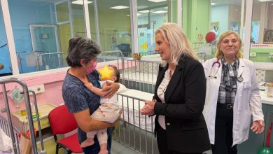 Photo of Στην Παιδιατρική Κλινική του Γενικού Νοσοκομείου Λάρισας η Γ.Γ. Α.Δ.Θ.Στ.Ε., Ρένα Καραλαριώτου