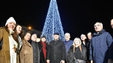 Photo of Φωταγωγήθηκε το Χριστουγεννιάτικο δέντρο της Περιφέρειας Θεσσαλίας