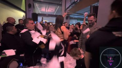 Photo of Οι Μάνταδες έκαναν το Café Fratelli νυχτερινό κλαμπ και έβαλαν φωτιά στη νύχτα