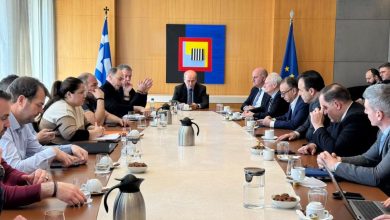 Photo of Συνάντηση εκπροσώπων αγροτών με την κυβέρνηση για ζητήματα ΑΤΑΚ και ΚΑΕΚ