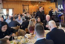 Photo of Ξεφάντωσαν με χορό και ευχές οι Τρικαλινοί δικηγόροι στην κοπή της πίτας