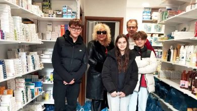 Photo of Προσφορά αγάπης στο κοινωνικό παντοπωλείο Καλαμπάκας από τα Eκπαιδευτήρια «Αθηνά»