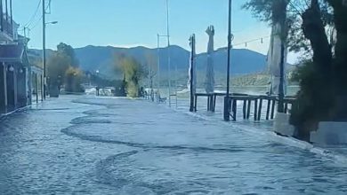 Photo of «Εξαφανίστηκε» η στεριά στη Μηλίνα: Οι ισχυροί άνεμοι που πλήττουν τη Μαγνησία «σφυροκοπούν» το χωριό