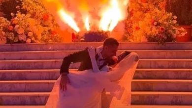 Photo of Παντρεύτηκαν Σάκης Κατσούλης και Μαριαλένα Ρουμελιώτη