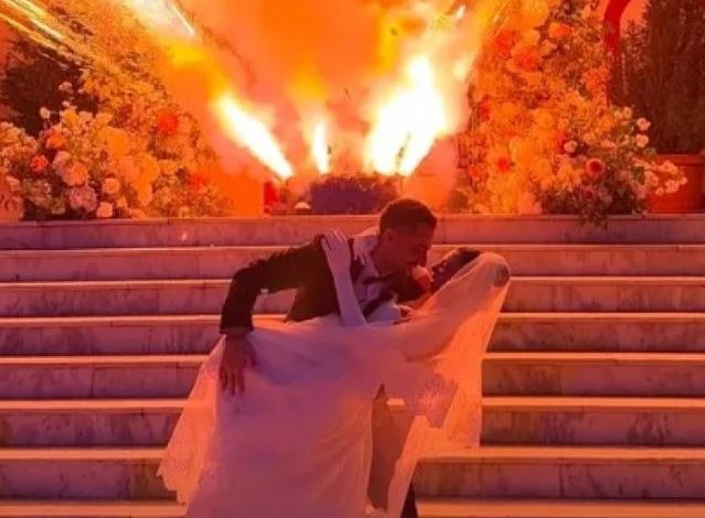 Photo of Παντρεύτηκαν Σάκης Κατσούλης και Μαριαλένα Ρουμελιώτη