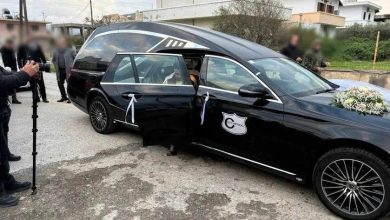 Photo of Κρητικός γαμπρός πήγε στην εκκλησία με νεκροφόρα