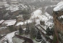 Photo of Στα λευκά τα Μετέωρα: Βραδινή χιονόπτωση και μαγικές εικόνες το πρωί της Δευτέρας