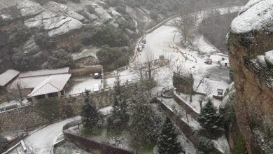 Photo of Στα λευκά τα Μετέωρα: Βραδινή χιονόπτωση και μαγικές εικόνες το πρωί της Δευτέρας