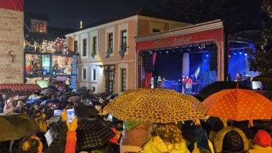 Photo of Ο Μύλος των Ξωτικών νίκησε βροχές, μπλόκα και ακρίβεια – 976.000 λόγοι για να χαμογελά η πόλη