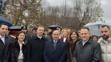 Photo of Κάτω από τη βροχή, δίπλα στον κόσμο: η δημοτική αρχή στα Θεοφάνεια με μήνυμα ενότητας