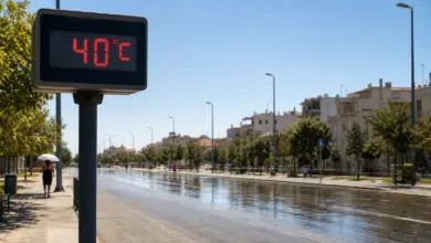 Θερμόμετρο στους 40 βαθμούς κατά τη διάρκεια έντονης ζέστης σε ελληνική πόλη