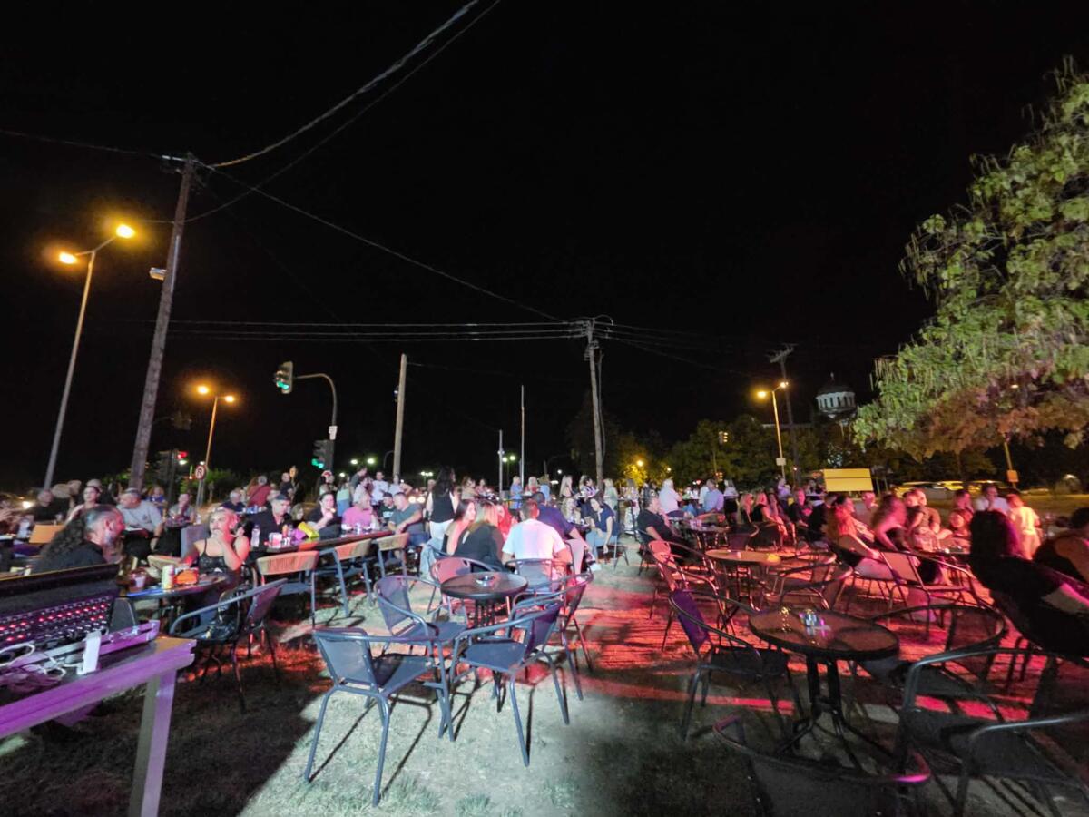 Ο Τριαντάφυλλος στο Franklin Coffee House στα Τρίκαλα